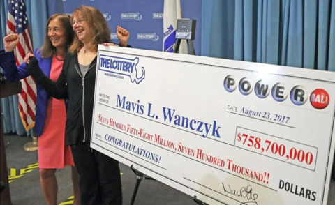 Powerball Winner Mavis Wanczyk with Oversized Cheque