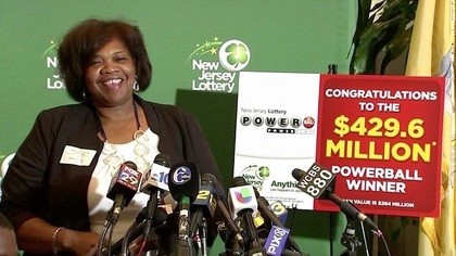 Powerball Winner Pearlie Mae Smith with Oversized Cheque