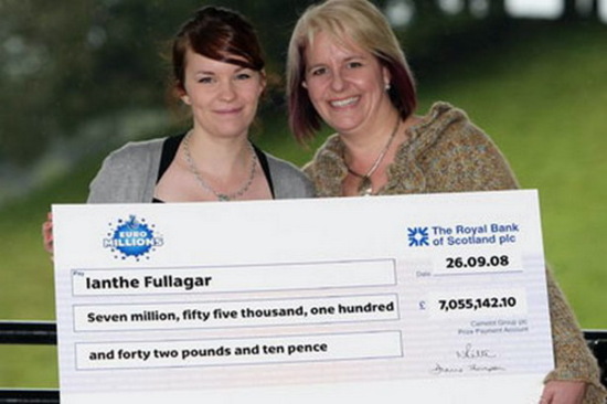 Young Lottery Winner Ianthe Fullagar with Cheque and Mum